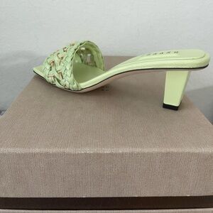 Chic Woven Heeled Sandals in Light Green